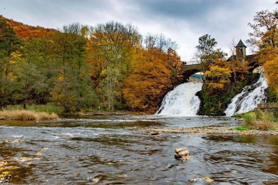 Au Sommet De La Cascade Hotell Stavelot Eksteriør bilde